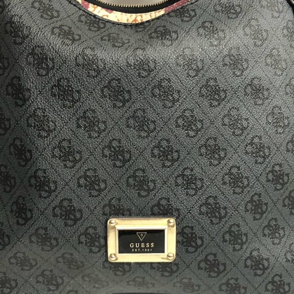 Never Worn Guess tote bags - Picture 2 of 7